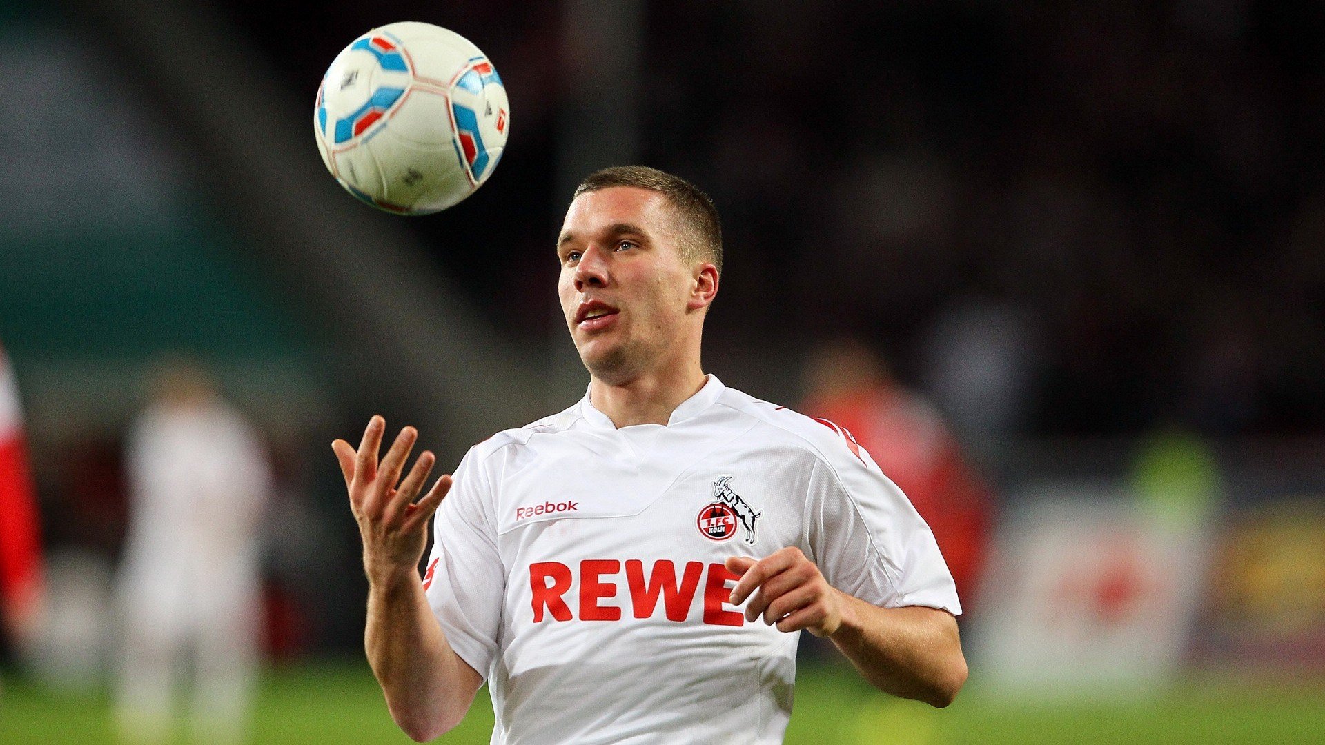 开云体育-一剑封喉与钢铁洪堤，当个人英雄主义撞上团队至上的胜利美学