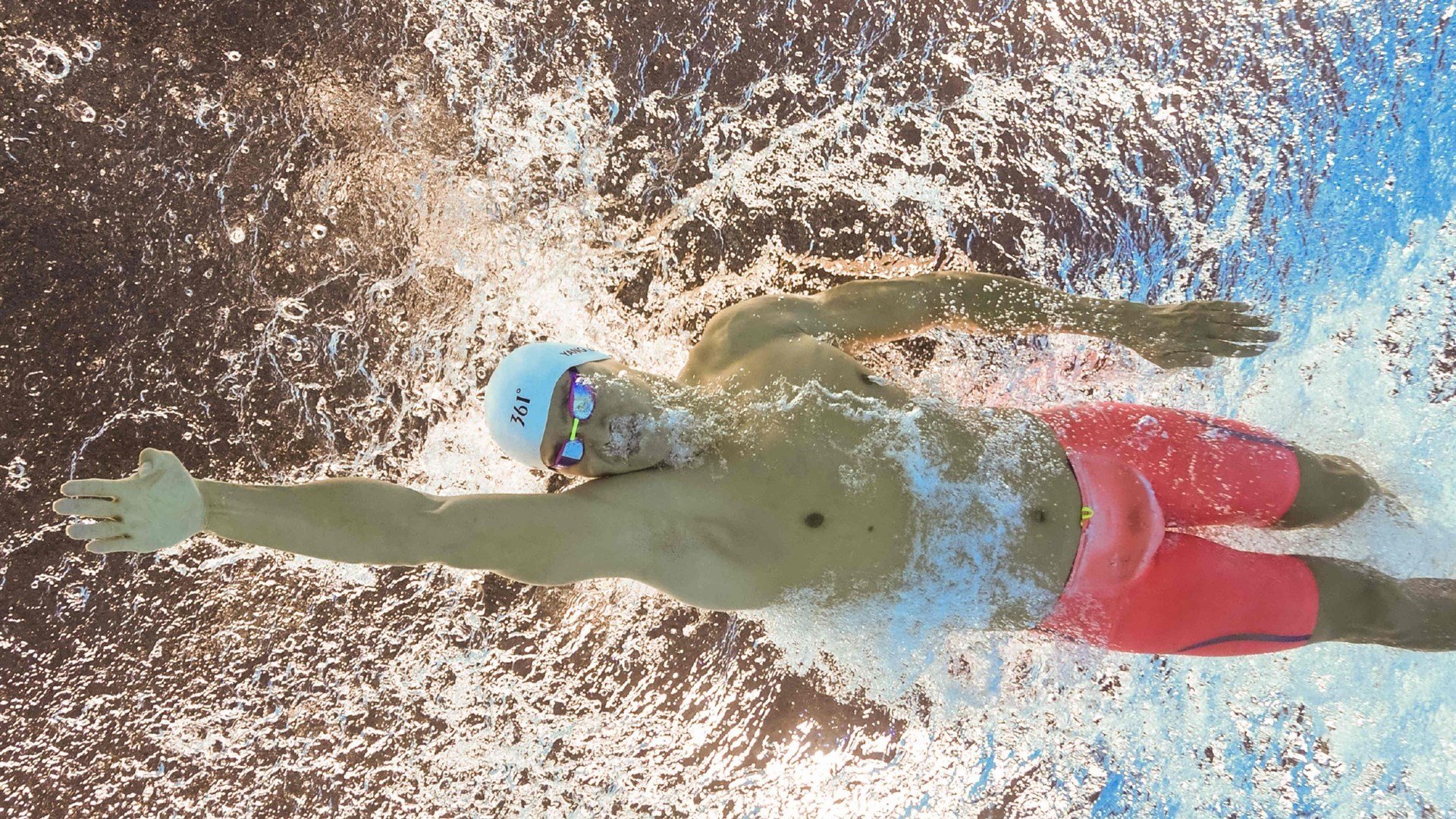 F1年度争冠之夜，赛车场上的加克波时刻，攻防转换如何决定冠军归属